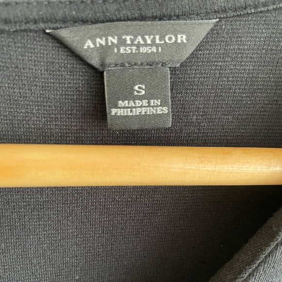 Ann Taylor Black V-neck Top, Small - Picture 2 of 3